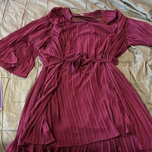 NWOT Chic Soul Accordion Dress